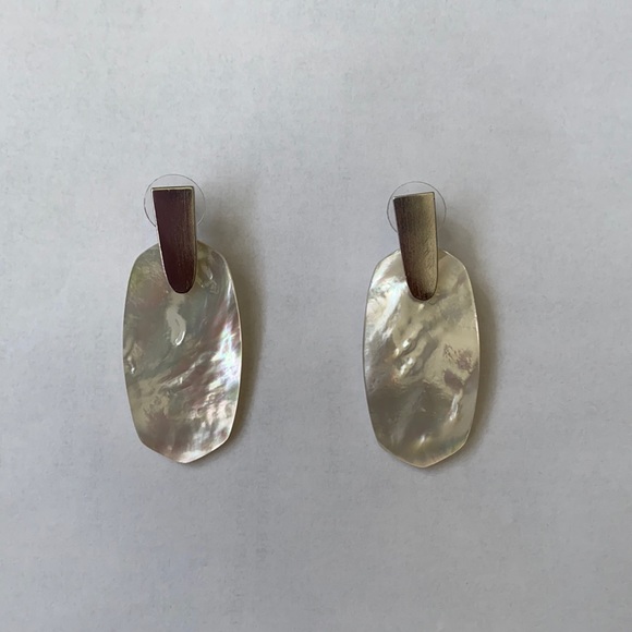 Kendra Scott Jewelry - Kendra Scott Aragon silver drop earrings in ivory